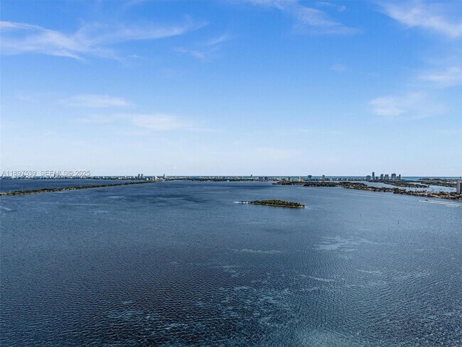 Building Photo - 700 NE 24th St