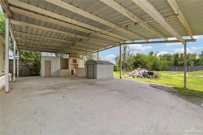 Building Photo - 11 W Business Hwy 83