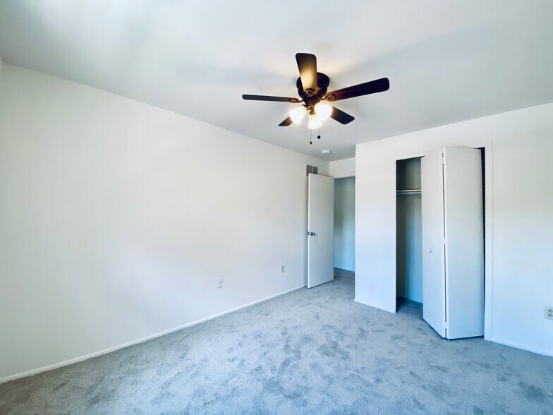 Building Photo - 10690 High Beam Ct