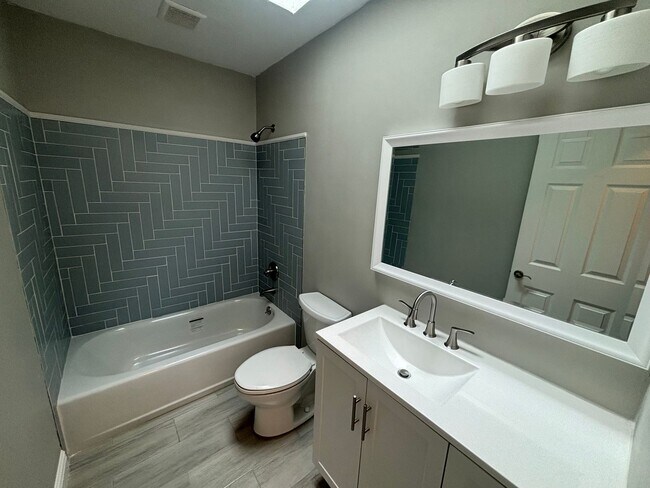 Building Photo - Newly renovated, WOW this will rent quick!