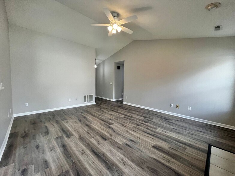 Building Photo - 7717 Frontier Ave