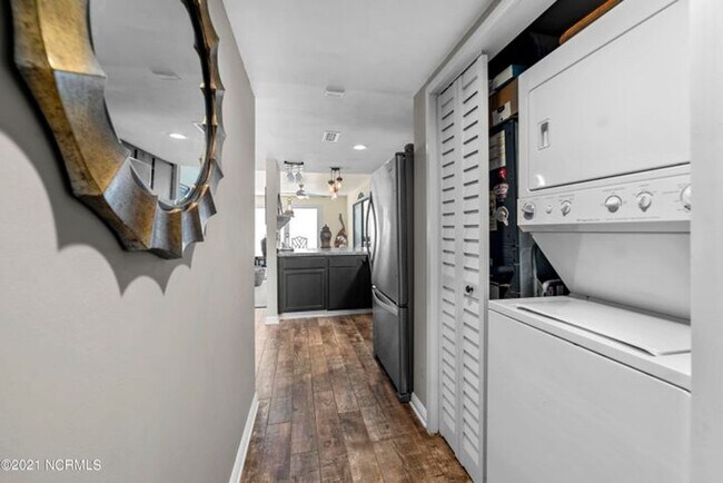 Building Photo - 6119 Harbourside Dr