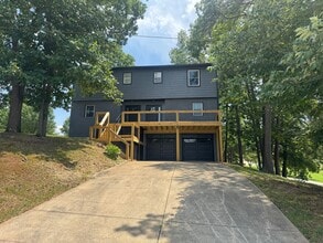 Building Photo - 1113 Hillcrest St
