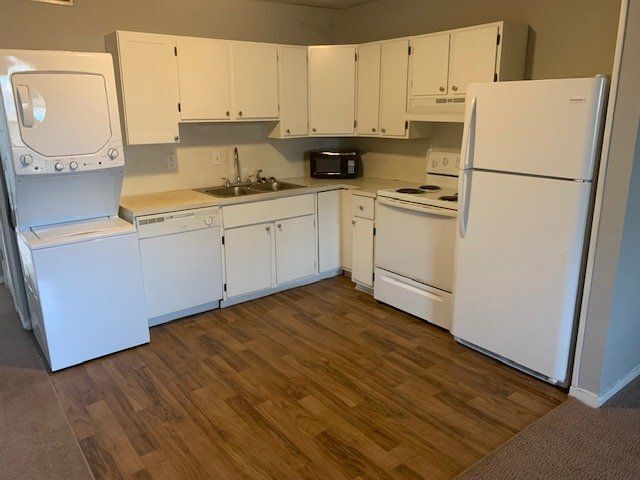 Building Photo - 301 E 12th St