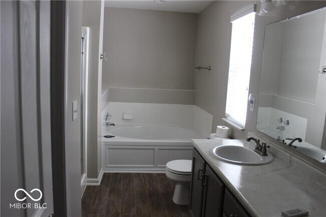 Building Photo - 6255 Canterbury Dr