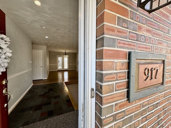 Building Photo - Available NOW! Lakefront 4 Bedroom/2 Bath Home, Pet-Friendly, Fenced Yard, Great School Zones!