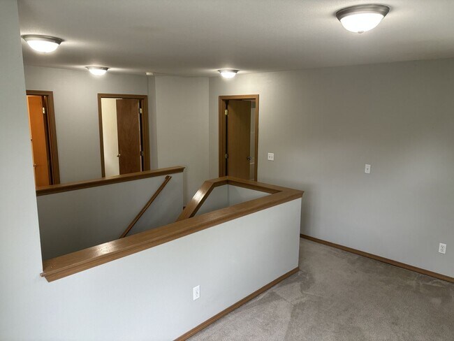 Building Photo - Stunning 3-Bedroom Home in Puyallup's Silver Pointe For Rent!