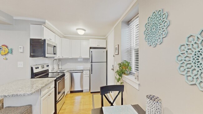 Building Photo - 130 G St