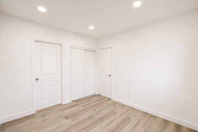 Building Photo - 6187 Vanessa St