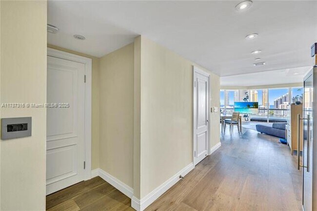 Building Photo - 2600 Island Blvd