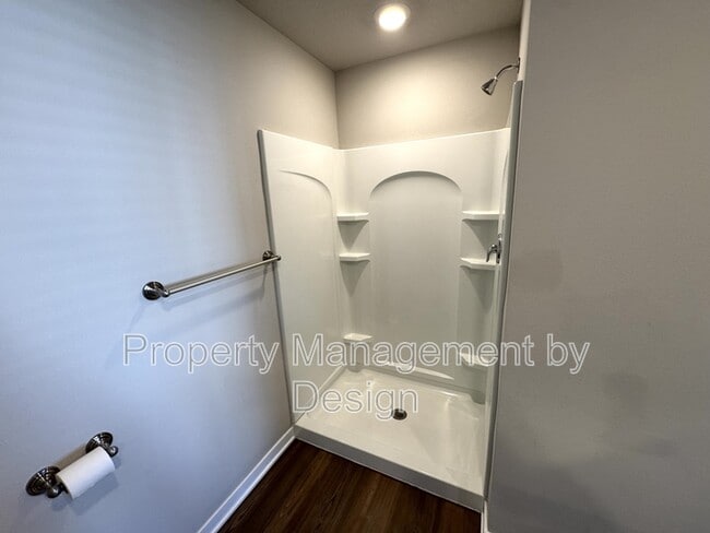 Building Photo - 9788 Crestview Dr