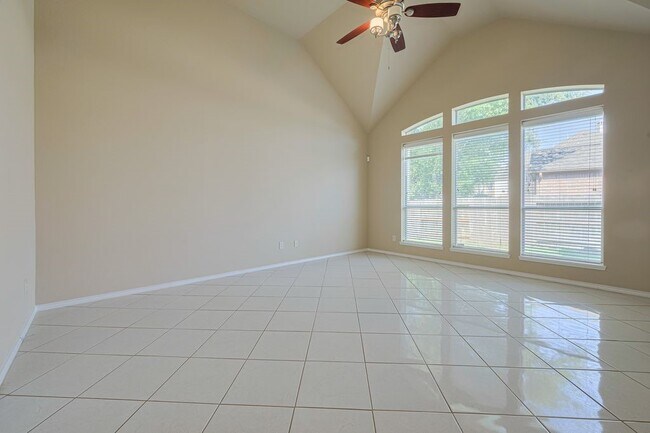 Building Photo - 2206 Grand Shore Ct