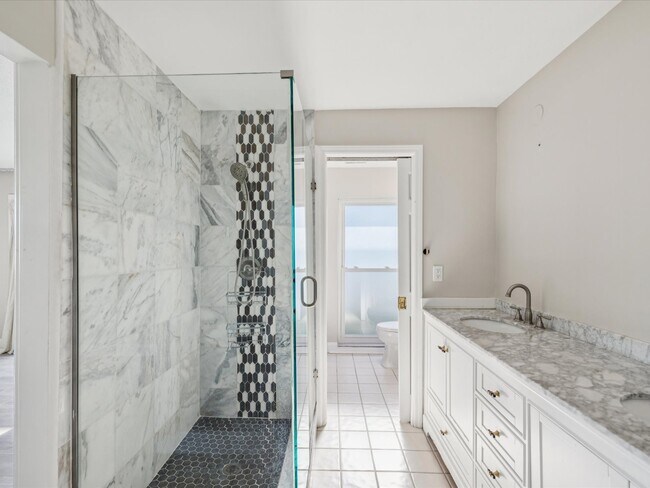 Building Photo - 441 Palm Island NE