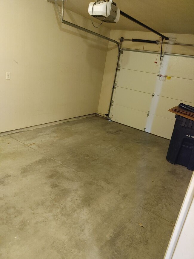 Building Photo - 110 Molly Dr