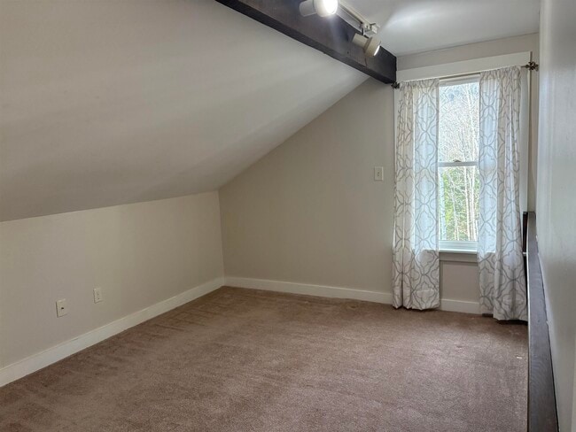 Building Photo - 290 Glen Ledge Rd