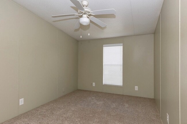 Building Photo - 30430 Valley Oaks Dr