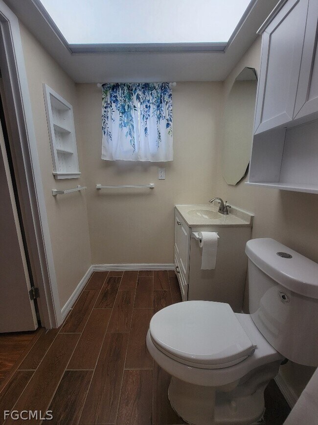 Building Photo - 1372 Archer St