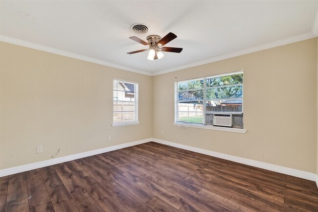 Building Photo - 703 Coryell St