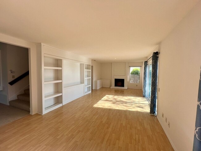 Building Photo - Spacious 4BD/2.5Bth Home in Rancho Penasqu...