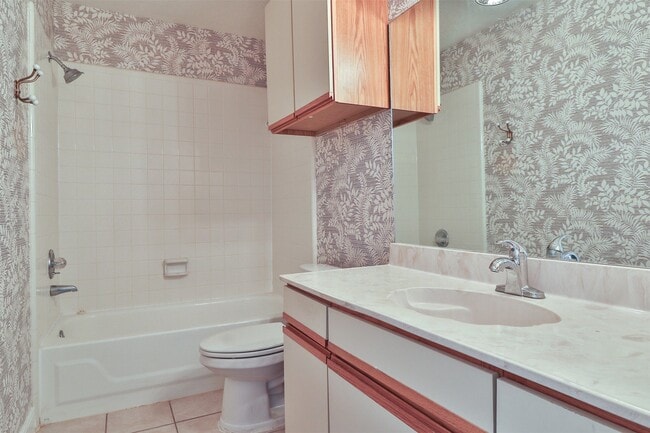 Building Photo - 10910 Scenic Dr