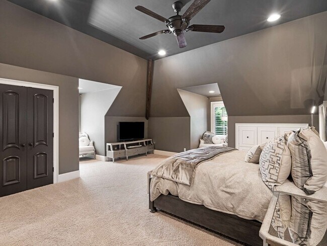 Building Photo - 3807 Harding Pl