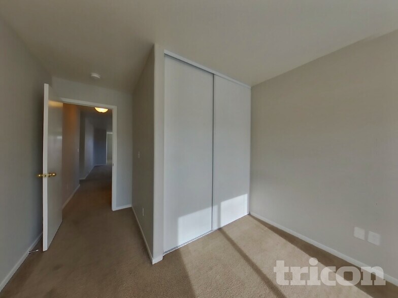 Building Photo - 7711 Mariner Cove Dr