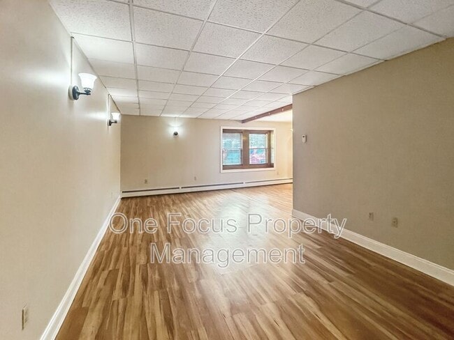 Building Photo - 1585 W Southern Ave