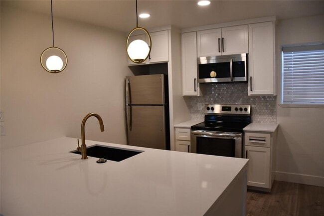 Building Photo - 9015 Gaylord Dr