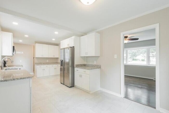 Building Photo - Spacious 4 Bedroom Home in West End Manor – $2,400/mo