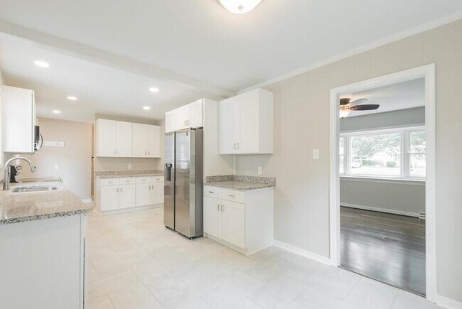 Building Photo - Spacious 4 Bedroom Home in West End Manor – Available April 10 – $2,600/mo