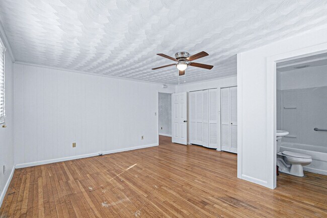 Building Photo - 480 Richneck Rd