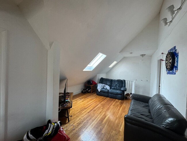 Building Photo - The Best Home in Brighton