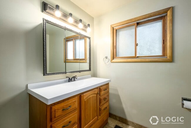 Building Photo - Beautiful Home in South Ogden!