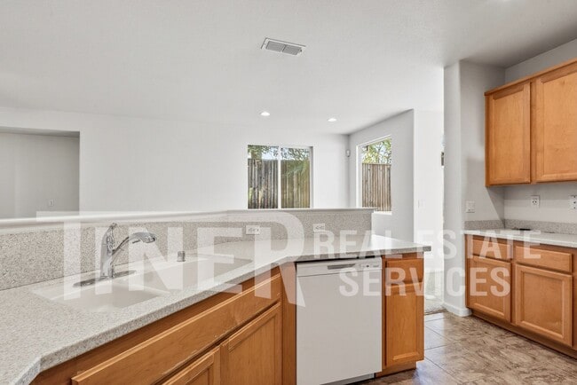 Building Photo - 7449 Thalia Ct