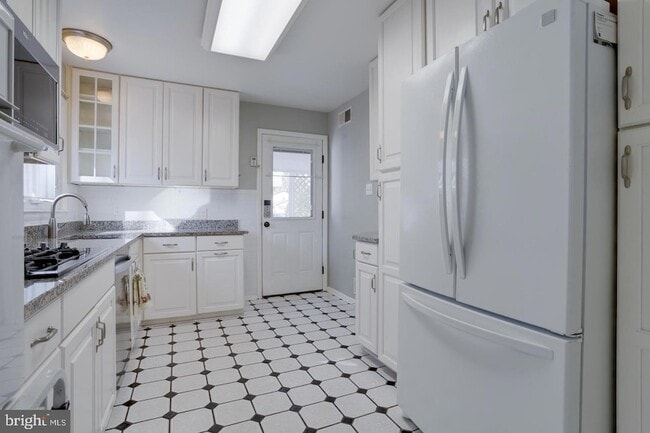 Building Photo - 7117 Hadlow Ct