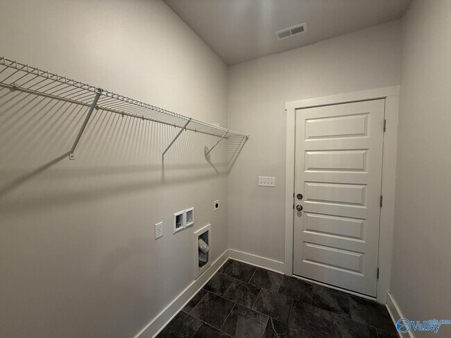 Building Photo - 22 Desert Oak Ct SW