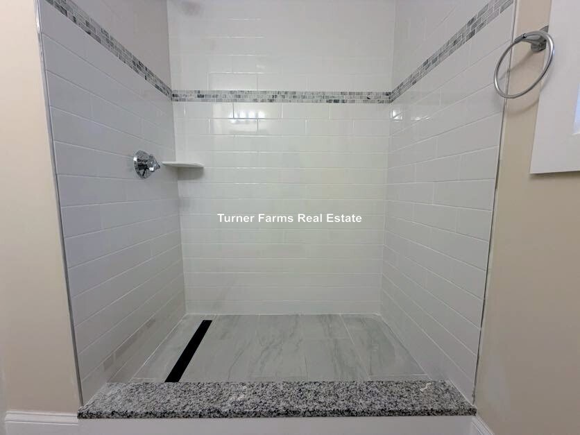 Building Photo - 5 Lowell Cir