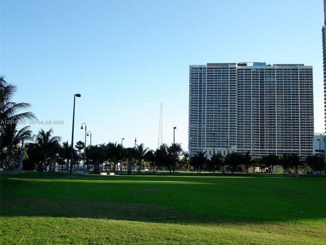 Building Photo - 1717 N Bayshore Dr