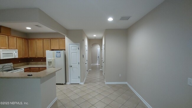 Building Photo - 5956 Pavilion Dr