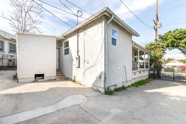 Building Photo - 1510 E Cesar E Chavez Ave