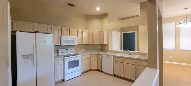 Building Photo - 3/2 (Hickory Walk in Haile Plantation) Beautiful home off the 15th Green of Haile Golf Course.