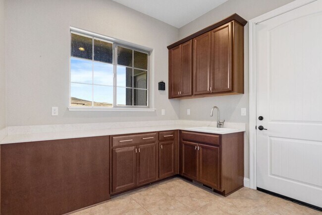 Building Photo - 1015 N Cantlon Ln
