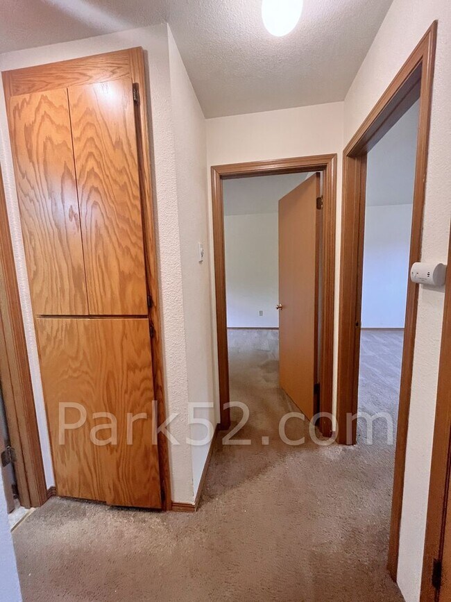 Building Photo - 2 Bedroom 1 Bathroom Tacoma Duplex