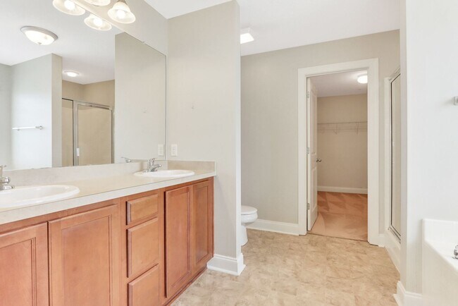 Building Photo - 4 Bed/2.5 Bath in Richmond Hill!