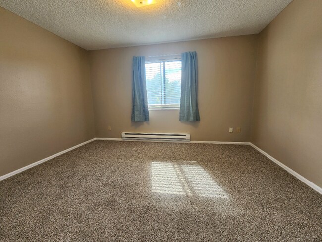 Building Photo - 49-55 Castle Royal Dr