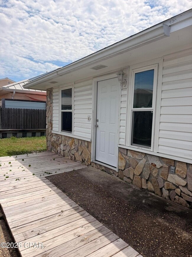 Building Photo - 6218 Hilltop Ave