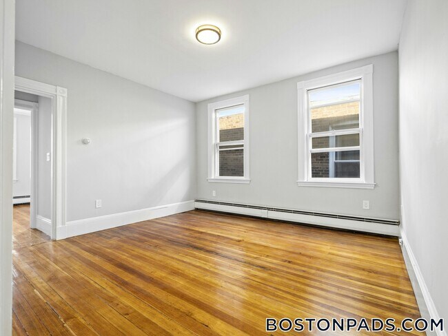 Building Photo - 131 Cottage St