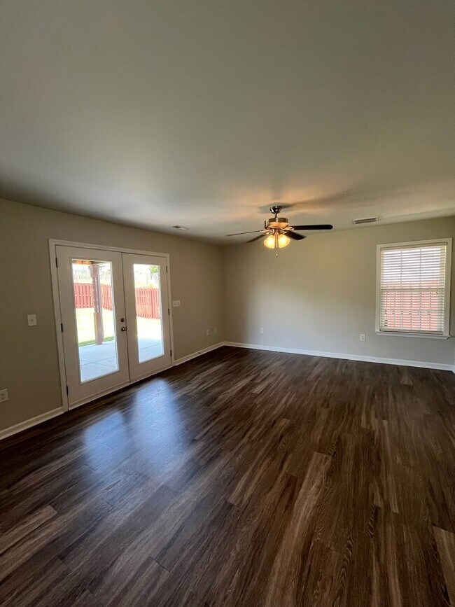 Building Photo - 3 BR 2 1/2 Bath, Just a Short Distance to Swamp Rabbit and Downtown Greenville!