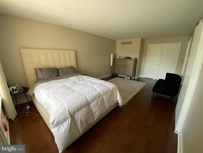 Building Photo - 805 Rosehill Dr