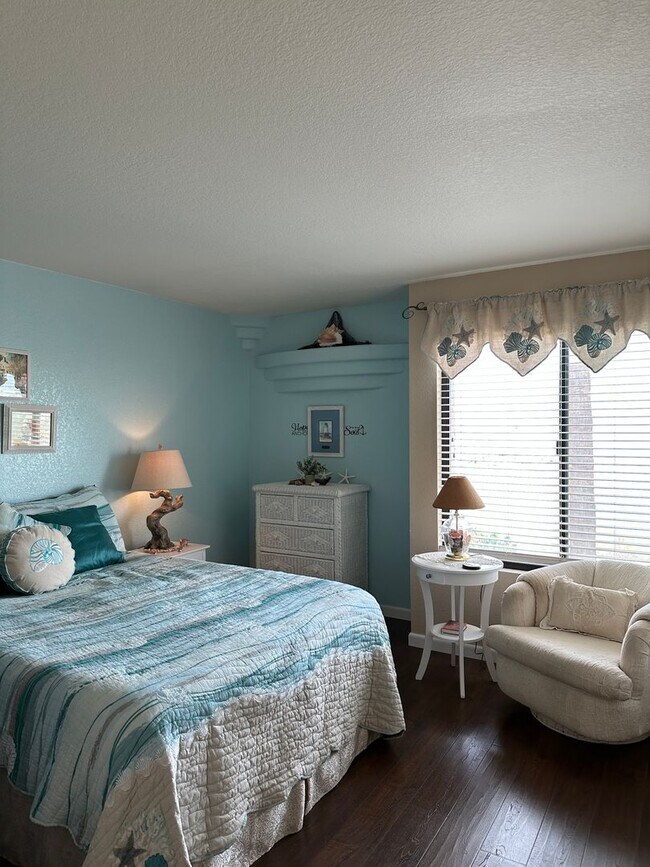 Building Photo - Winter 23/24 Furnished Rental - Nov-Dec-Jan